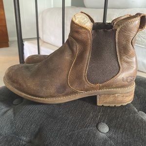 UGG Chelsea boot size 9
